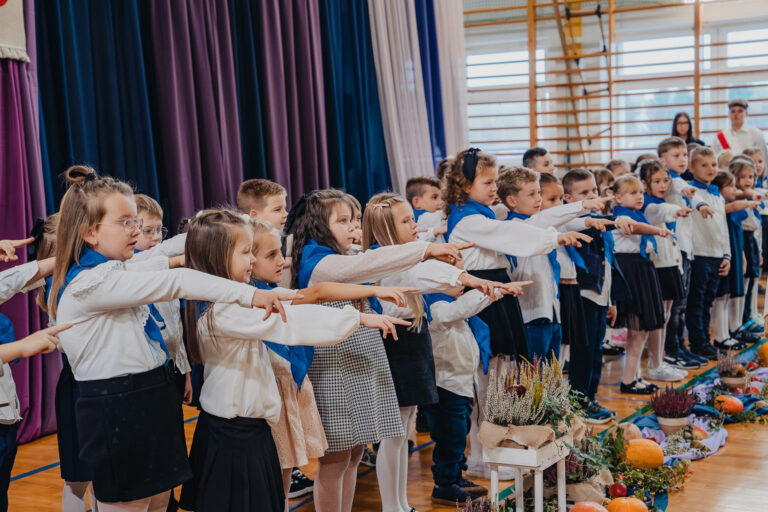 2025-10-17 pasowanie pierwszakow (122)