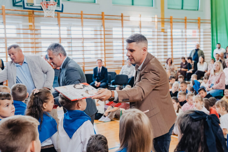 2025-10-17 pasowanie pierwszakow (151)