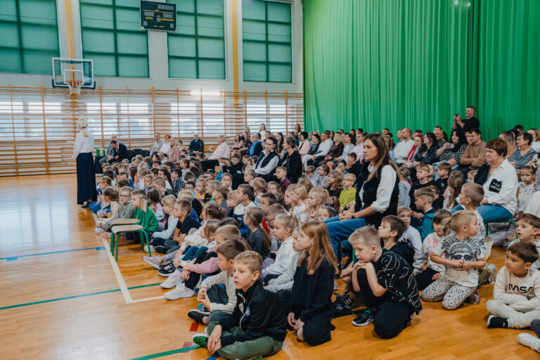 2025-10-17 pasowanie pierwszakow (21)