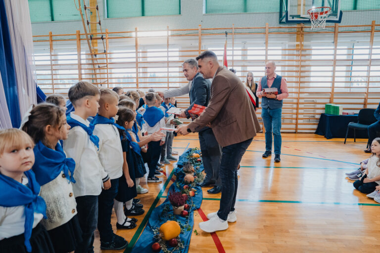 2025-10-17 pasowanie pierwszakow (260)