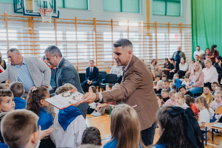 2025-10-17 pasowanie pierwszakow (261)