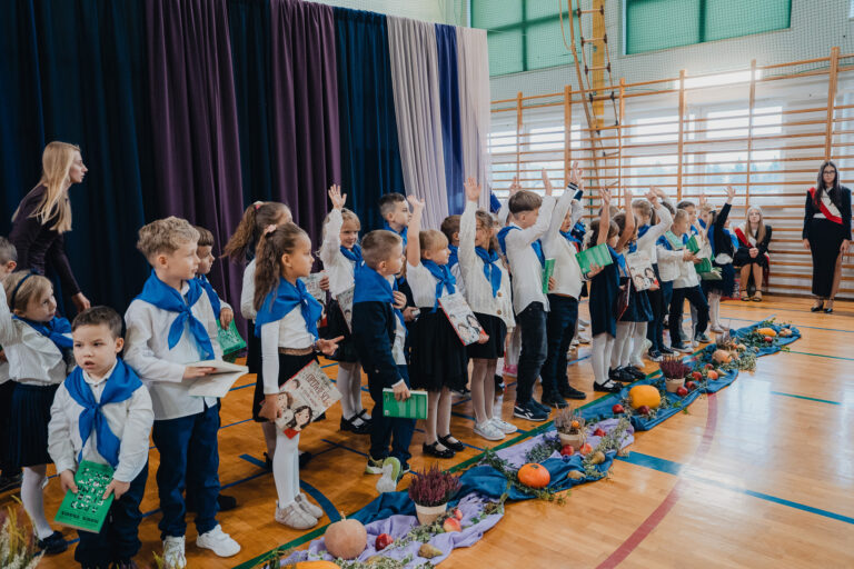 2025-10-17 pasowanie pierwszakow (276)