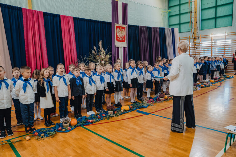 2025-10-17 pasowanie pierwszakow (42)