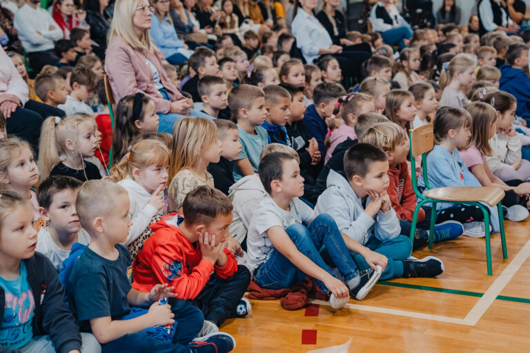 2025-10-17 pasowanie pierwszakow (56)