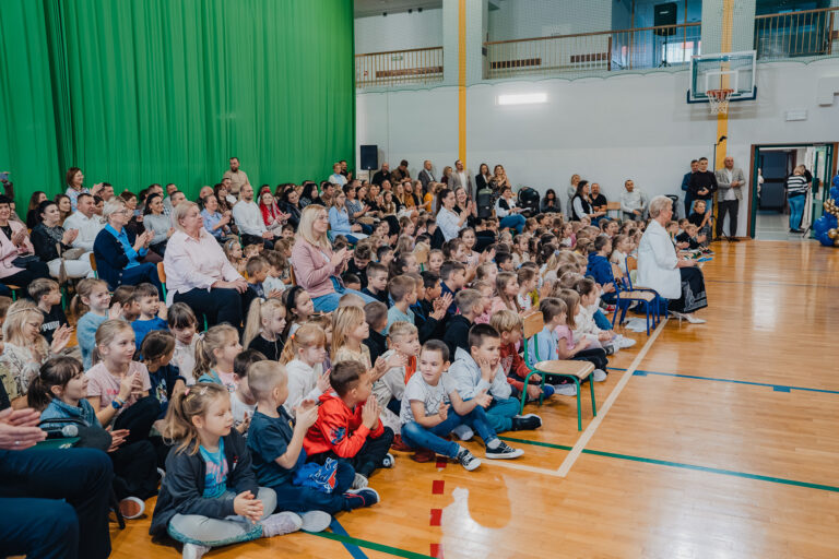 2025-10-17 pasowanie pierwszakow (59)