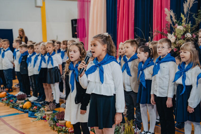 2025-10-17 pasowanie pierwszakow (70)