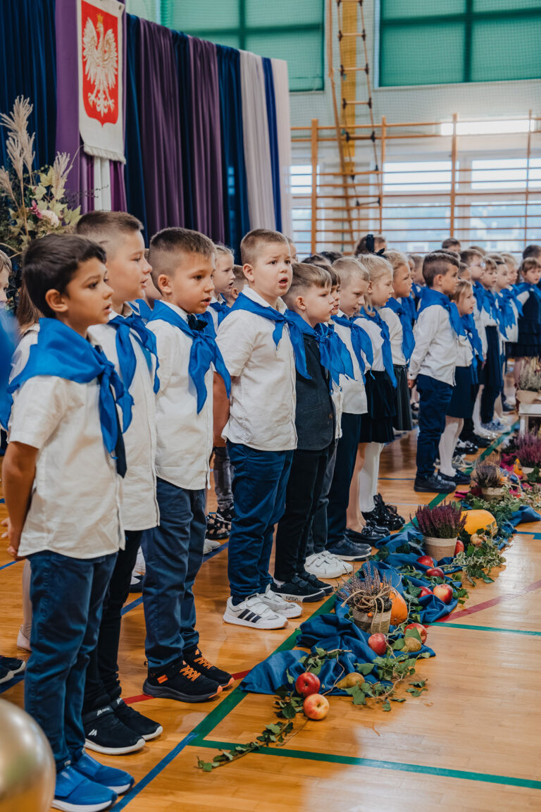 2025-10-17 pasowanie pierwszakow (74)