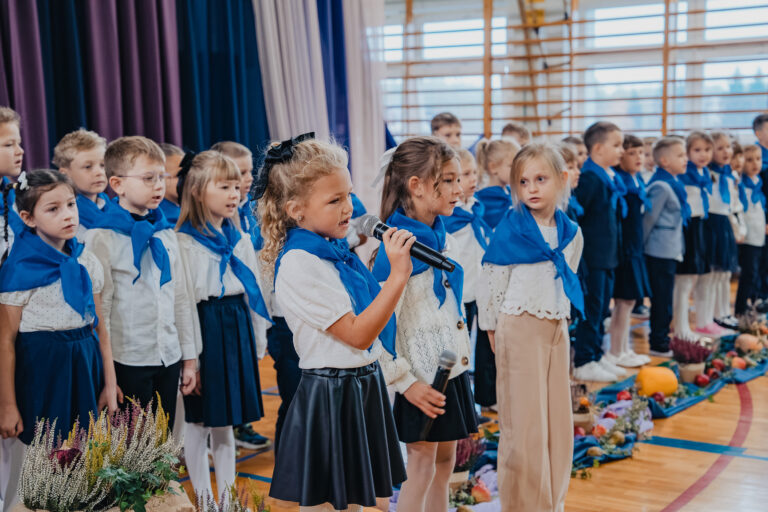 2025-10-17 pasowanie pierwszakow (81)