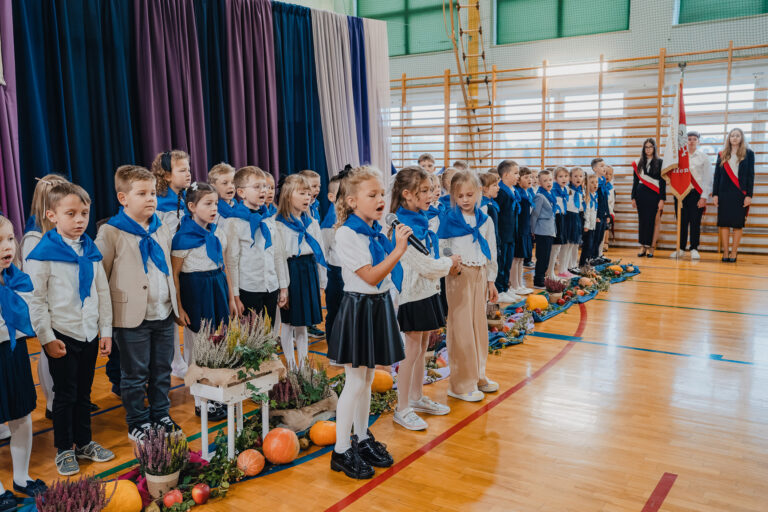 2025-10-17 pasowanie pierwszakow (82)