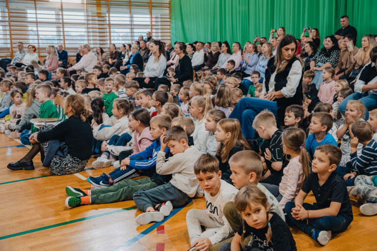 2025-10-17 pasowanie pierwszakow (83)