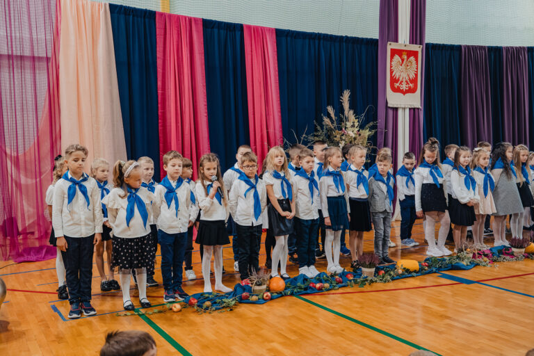 2025-10-17 pasowanie pierwszakow (92)