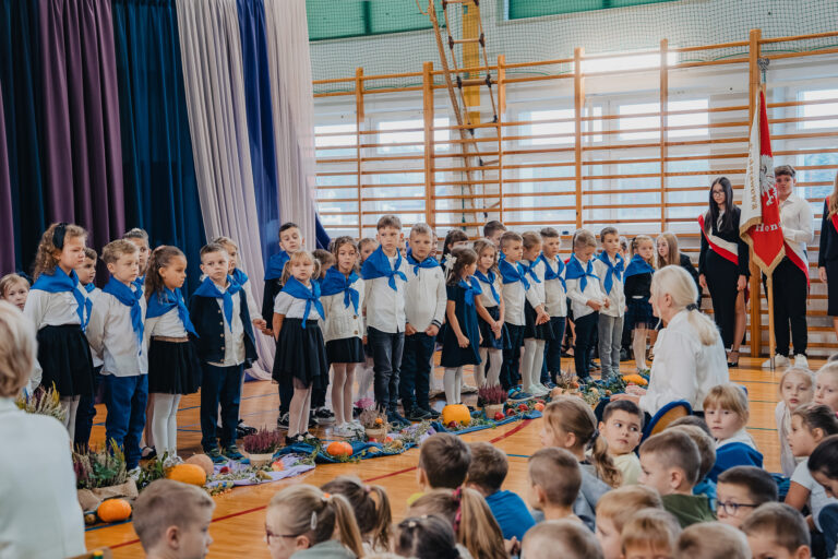 2025-10-17 pasowanie pierwszakow (93)